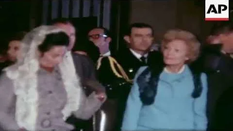 Pat Nixon y Consuelo Gonzales de Velasco visita a ...