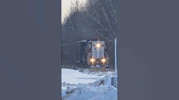 This Rocking SD9 Freight Train Might Make You Sea Sick! #trains #trainhorn #usatrains #train