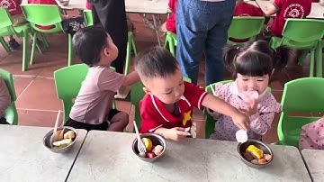 Các bé nhóm 18-24 tháng dự tiệc buffet lần 1 năm học 2025-2026