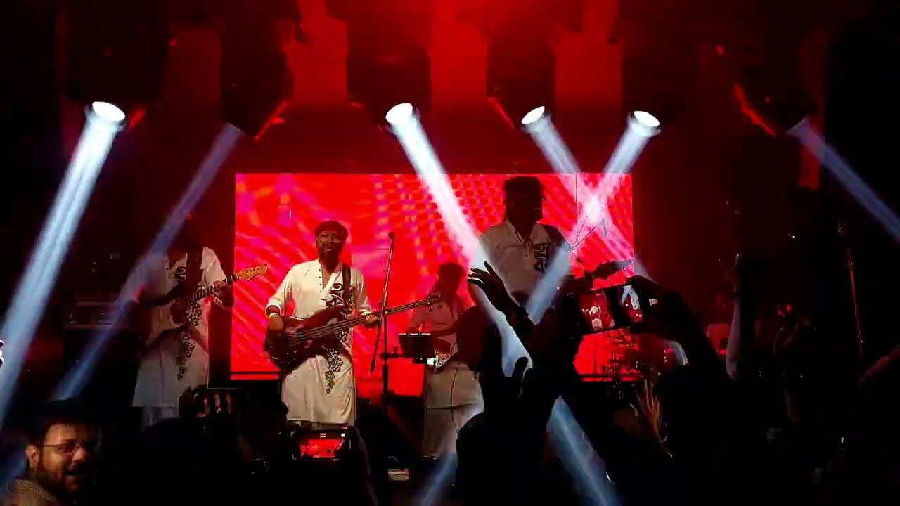 Paal Tule De (Itorpona) & Boro Loker Biti Lo (Ratan Kahar) - Fakira Live @ Hard Rock Cafe, Kolkata