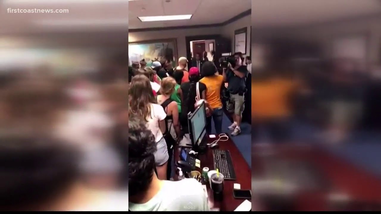 Social media shows behind the scenes of student protests