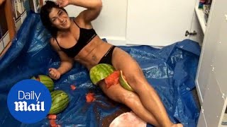 Woman crushes 3 watermelons with thighs in 7 seconds, Woman smashes 3  full-sized watermelons with her thighs in 7.5 seconds to set new record  [WATCH]