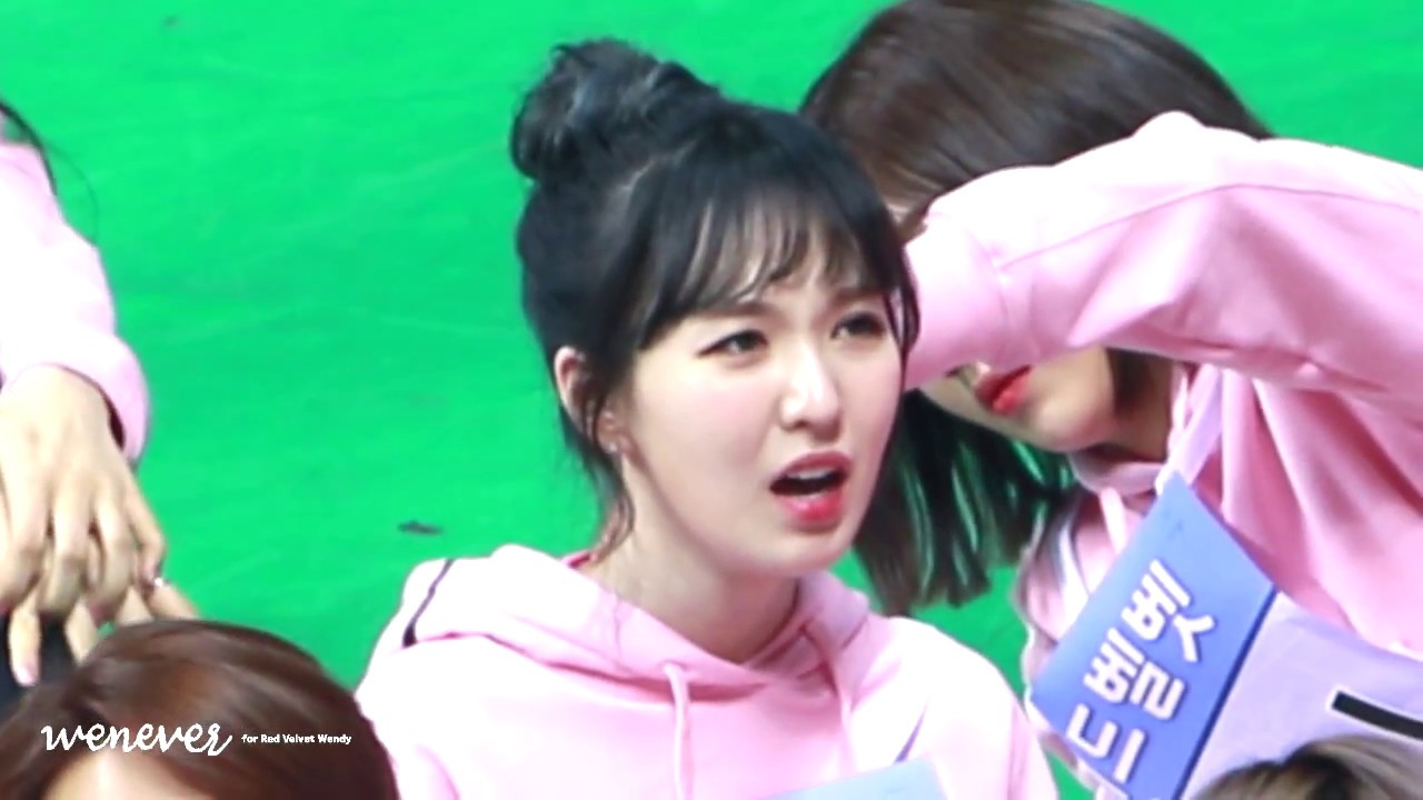 [FANCAM] 안마 받는 웬디 feat 조이