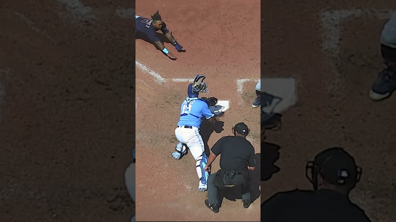 José Ramírez straight steal of home in extra innings!