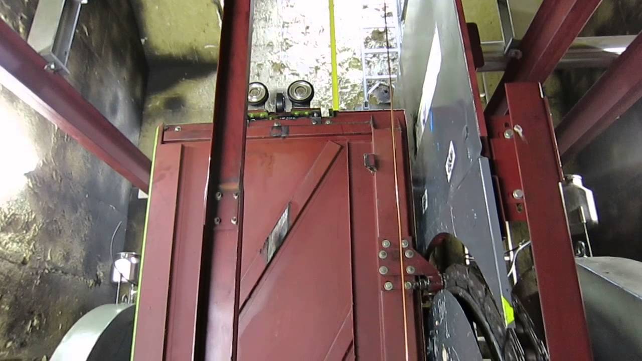 Paternoster Bern Maschinenraum im Juli 2014