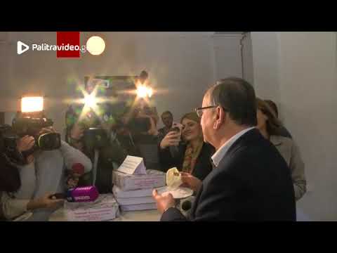 რომან გოცირიძემ პარლამენტში ხინკალი მიიტანა