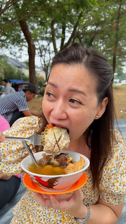 BAKSO VIRAL DI BSD … makannya sambil ndeprok kayak piknik
