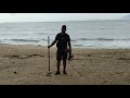 procurando ouro na praia dos ricos de Caraguatatuba