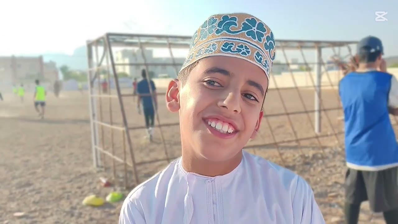 في أجواء من الحماس وروح التنافس الرياضي، أقيمت اليوم مباراة كرة قدم بين طلاب الصف العاشر ٢ و ٣ 