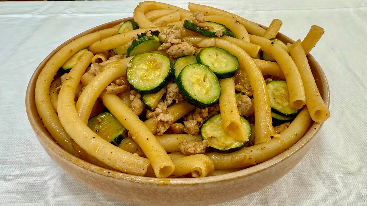 Pasta alla Contadina, con Zucchine e Salsiccia