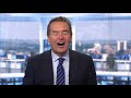 Chris Kamara ignores Jeff Stelling