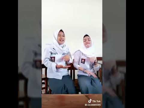 SMA goyang tik tok