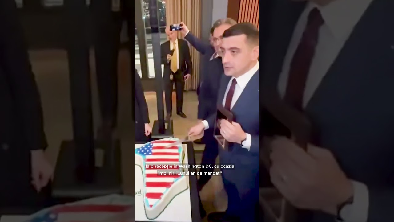 George Simion taie un tort în formă de Groenlanda, decorat cu steagul american