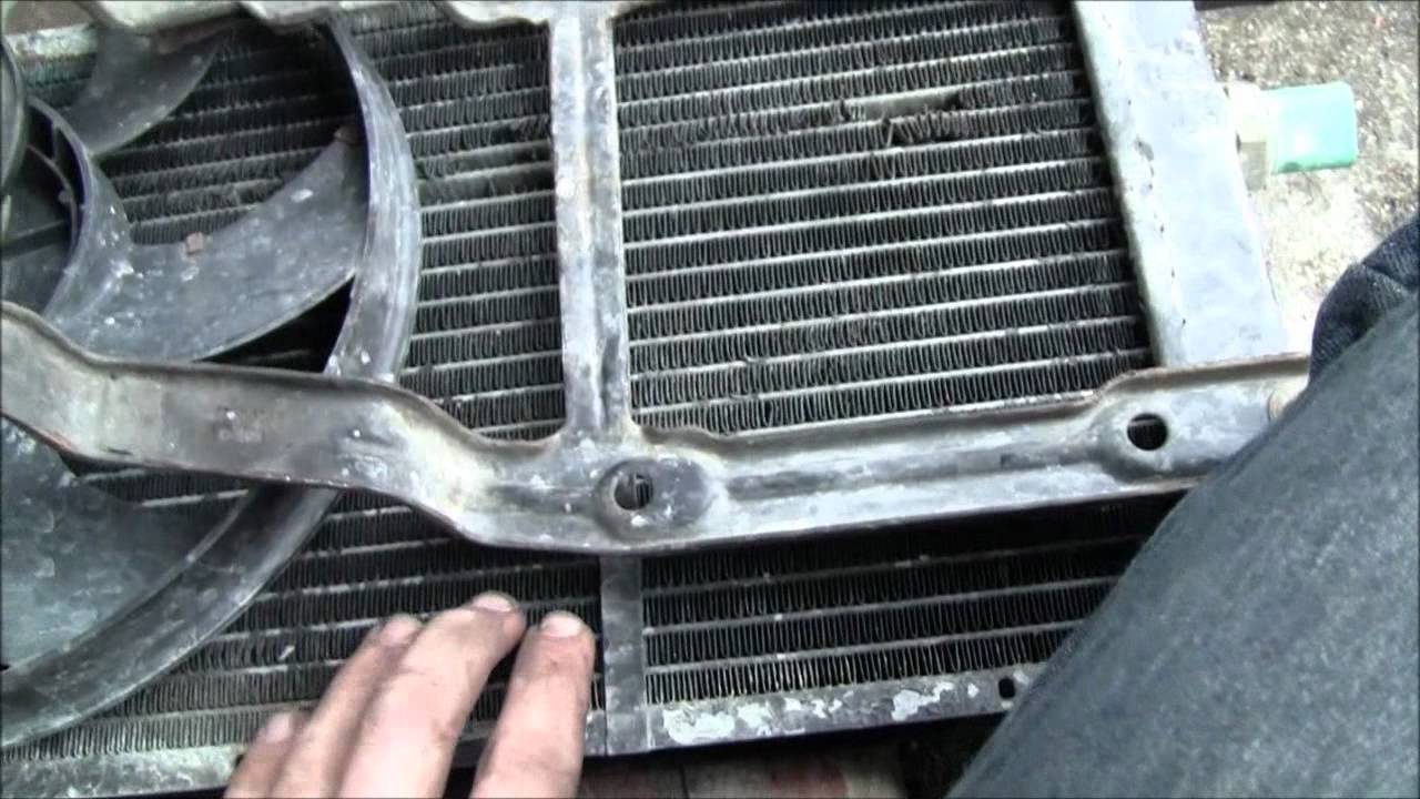 Replacing the radiator in my 98' Fiat Cinquecento - YouTube