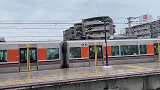 323系普通大阪・京橋方面行き発車と323系普通桜島行き　　大阪環状線西九条駅。
