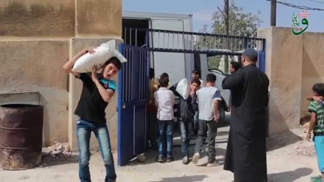 جمعية وتعاونوا الخيرية || تسليم طلاب المرحلة الاعدادية المواد الغذائية في قرية كفر داعل