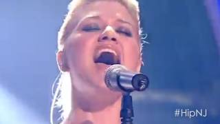 Hip New Jersey - Kelly Clarkson Debuts New Book at Wyckoff YMCA