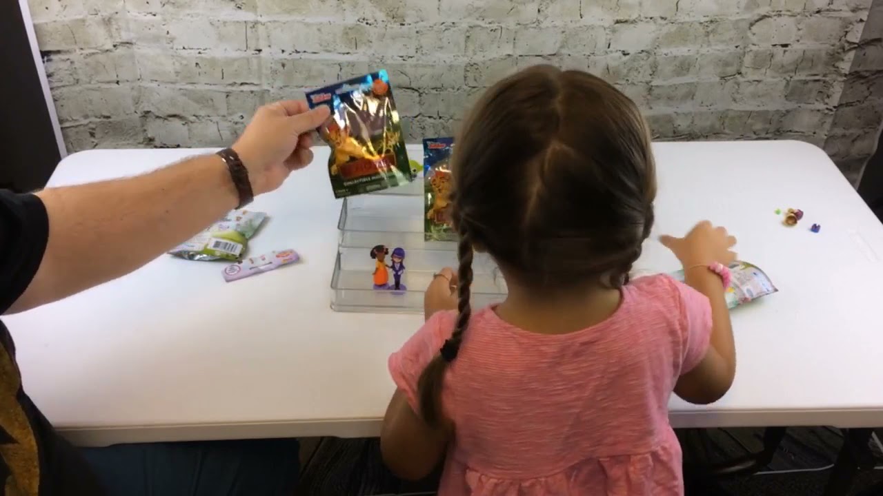 Opening Disney Jr Sophia & Lion Guard Blind Bags   Mystery Mini Surprise (MMS Classic)