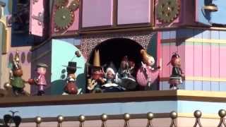 its a small world Clock Parade - Disneyland Paris HD
Clock Parade at its a small world in Fantasyland, Disneyland Park at Disneyland Paris — VISIT our website http://www.dlpguide.com for trip planning guides, news, photos, videos and more! — WATCH new magical Disneyland Paris videos: http://www.youtube.com/user/dlrpmagicvideo — SUBSCRIBE: http://www.youtube.com/subscription_center?add_user=dlrpmagicvideo
Tick tock, tick tock... Every quarter hour, the doors below the giant ticking moon and sun on the façade of its a small world in Fantasyland opens up to see a colourful parade of dolls from around the world, culminating in the current time being revealed with the crash of a symbol.
The clock parade is inspired by similar animated clocks around the world - and particularly in Europe - such as Pragues Astronomical Clock.
WATCH our complete ridethrough video of the attraction here: http://www.youtube.com/watch?v=7bNWkXvNDTE
SUBSCRIBE: http://www.youtube.com/subscription_center?add_user=dlrpmagicvideo
DISCOVER Disneyland Paris with DLP Guide and DLP Today: http://www.dlpguide.com http://www.dlptoday.com
Website: http://www.dlpguide.com
Facebook: http://facebook.com/dlpguide
Twitter: http://twitter.com/DLPGuide
Google+: http://plus.google.com/+DLRPMagic
Instagram: http://instagram.com/dlpguide its a small world Clock Parade - Disneyland Paris HD