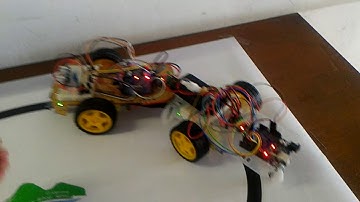 影片 循跡循線自走車測試展演3車line follower tracker 1070126V 20180126 163135