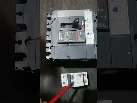 الفرق بين  و القواطع الكهربية