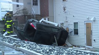 Car crashes into building in Lackawanna County