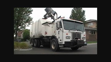 City of Richland - Peterbilt 320 - HEIL CP Python - Collecting Garbage