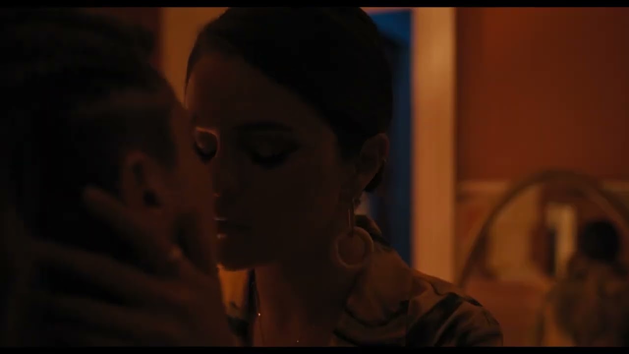 Only Murders in the Building 2x05 ⧸ Kiss Scene — Mabel and Alice Selena Gomez and Cara Delevingne #0