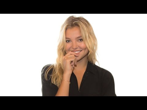 Video: Wat is het vermogen van Victoria's Secret-model Rachel Hilbert? Wiki, Echtgenoot