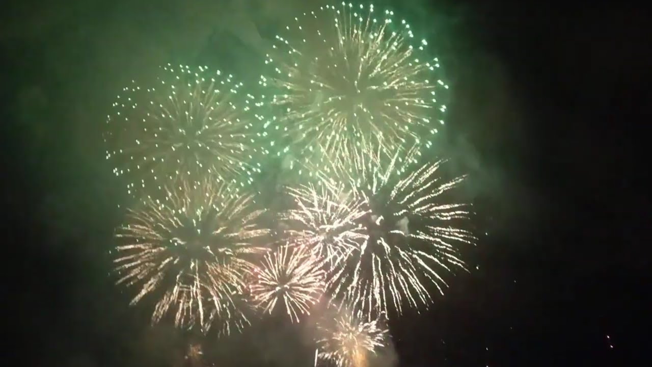 Frihamnen GP fyrverkeriet 2023-2024 (GP fireworks 2023-2024) från SVT huset mot Bananpiren