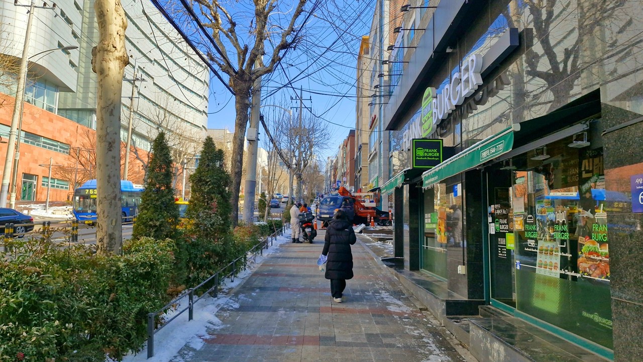 [4K] Пешеходная экскурсия по университету Сунгсил и району Сандо-донг