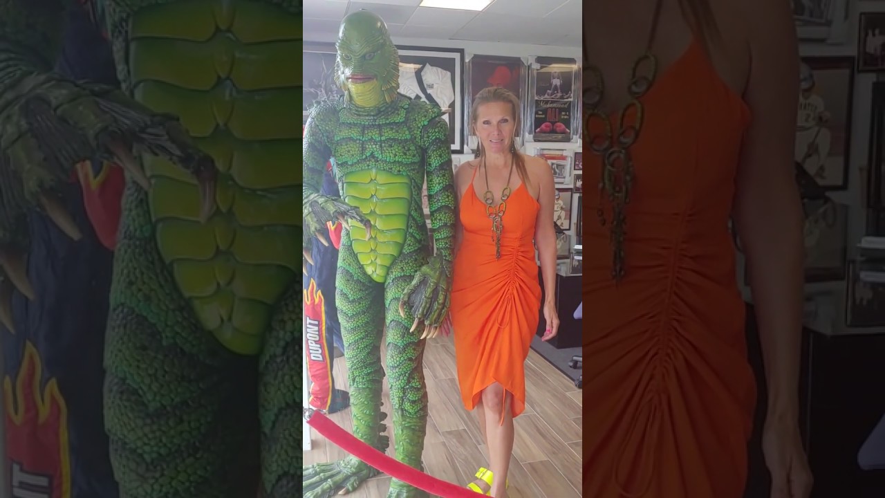 Guarda Creature From the Black Lagoon Live In Person in the Memorabilia Expert Showroom! In Auction Now! su YouTube Guarda Creature From the Black Lagoon Live In Person in the Memorabilia Expert Showroom! In Auction Now! su YouTube