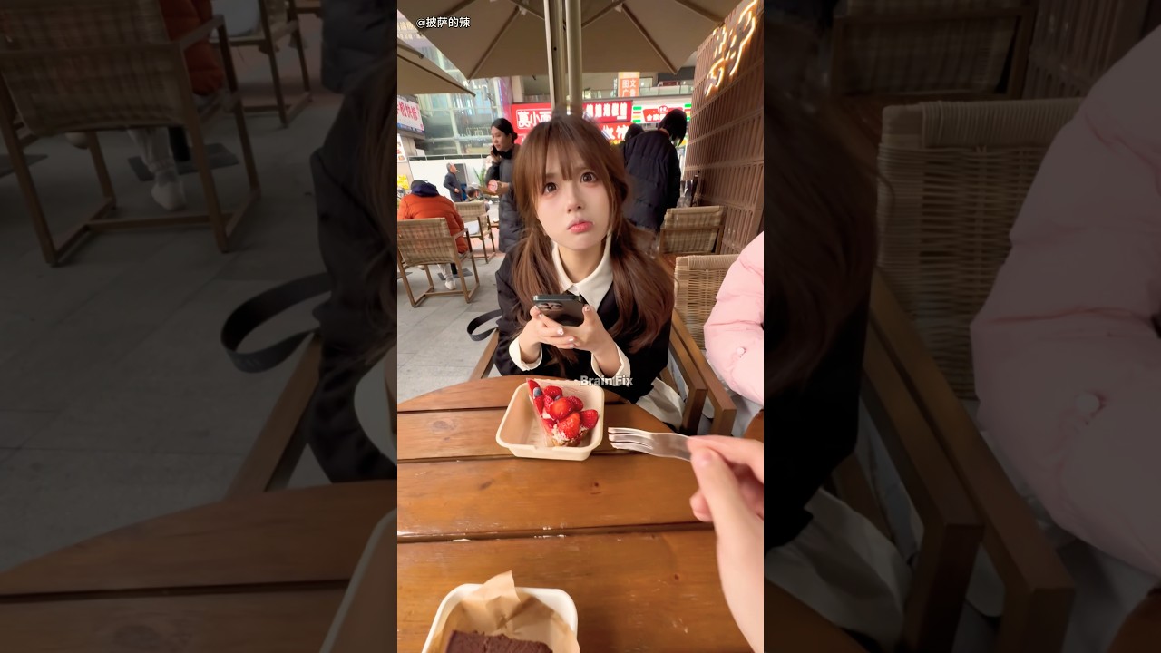 Which Girlfriend is cuter? 🍰😍