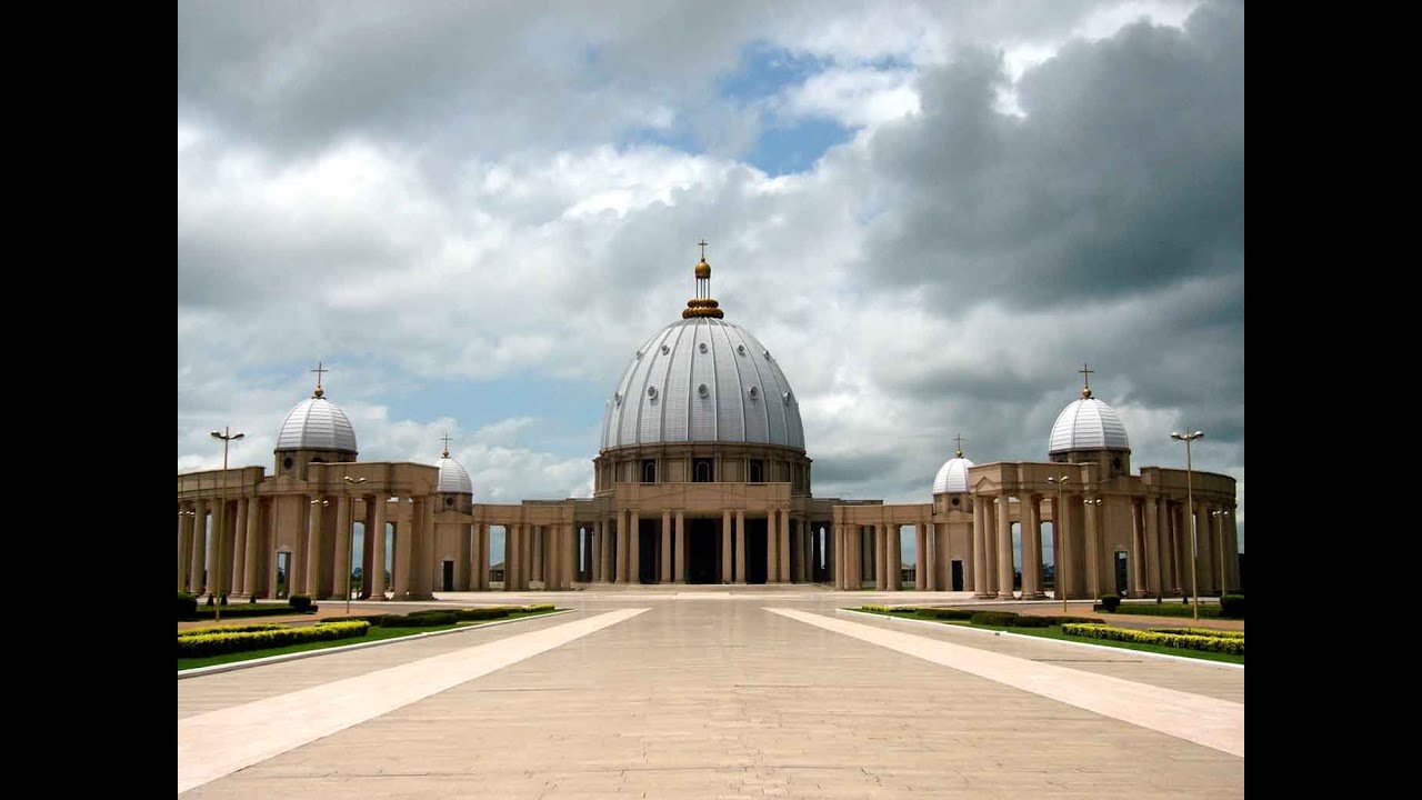La chiesa più grande del mondo Notre Dame de la Paix in Costa d'Avorio. YouTube La chiesa più grande del mondo Notre Dame de la Paix in Costa d'Avorio. YouTube