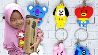 Beli gantungan kunci BT21 dan Tripod