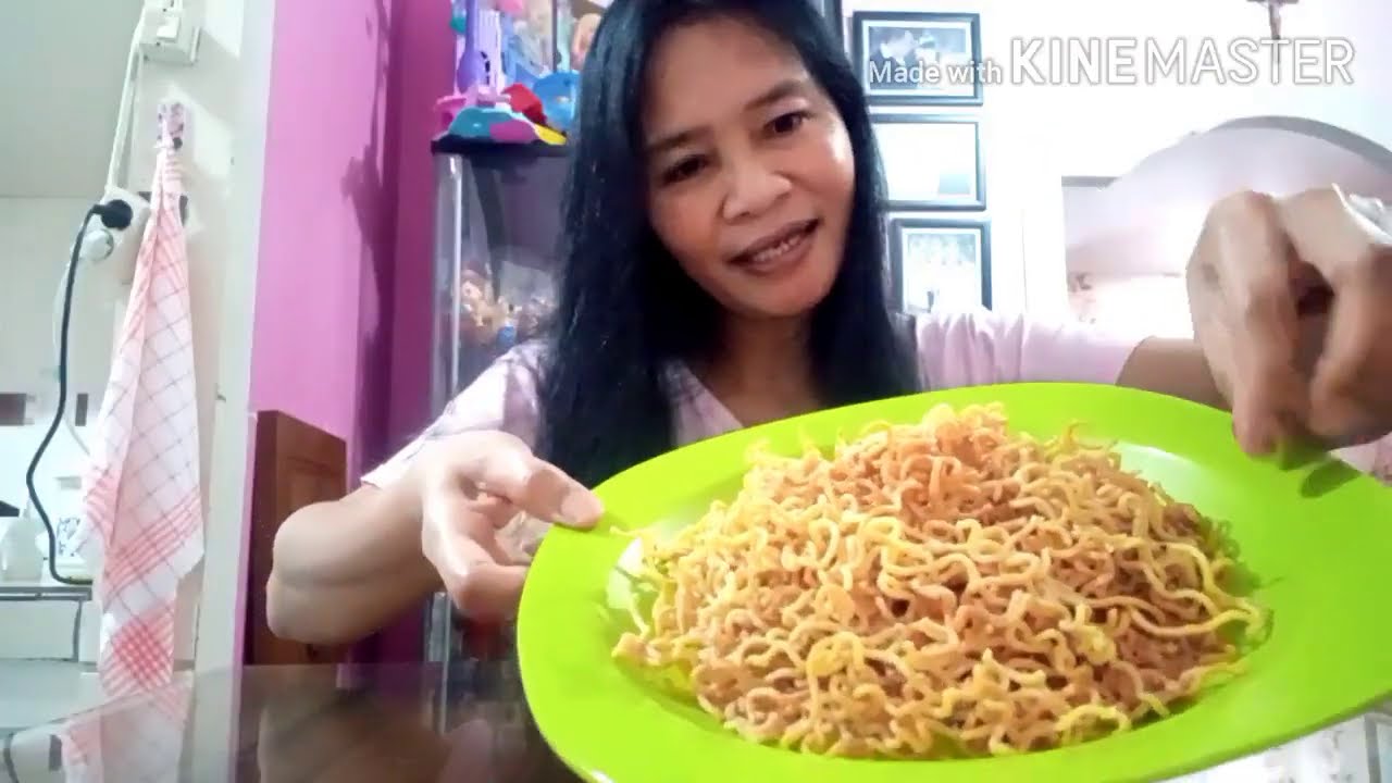 Vlog: ini cara aku makan indomie, karena aku kurang suka makan mie kuning, - YouTube