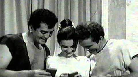 Victor Mature receives his medal for his performance in The Robe