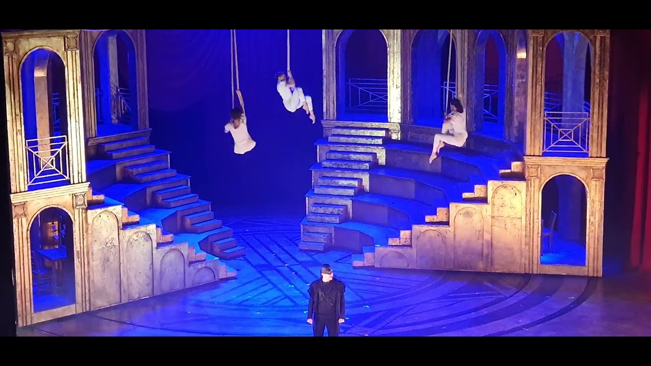 Всегда быть в маске? Имре Кальман Принцесса цирка #мюзикл - YouTube