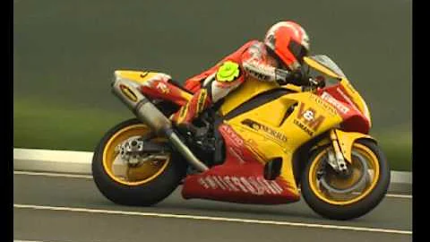 David Jefferies wins the Senior TT 2000