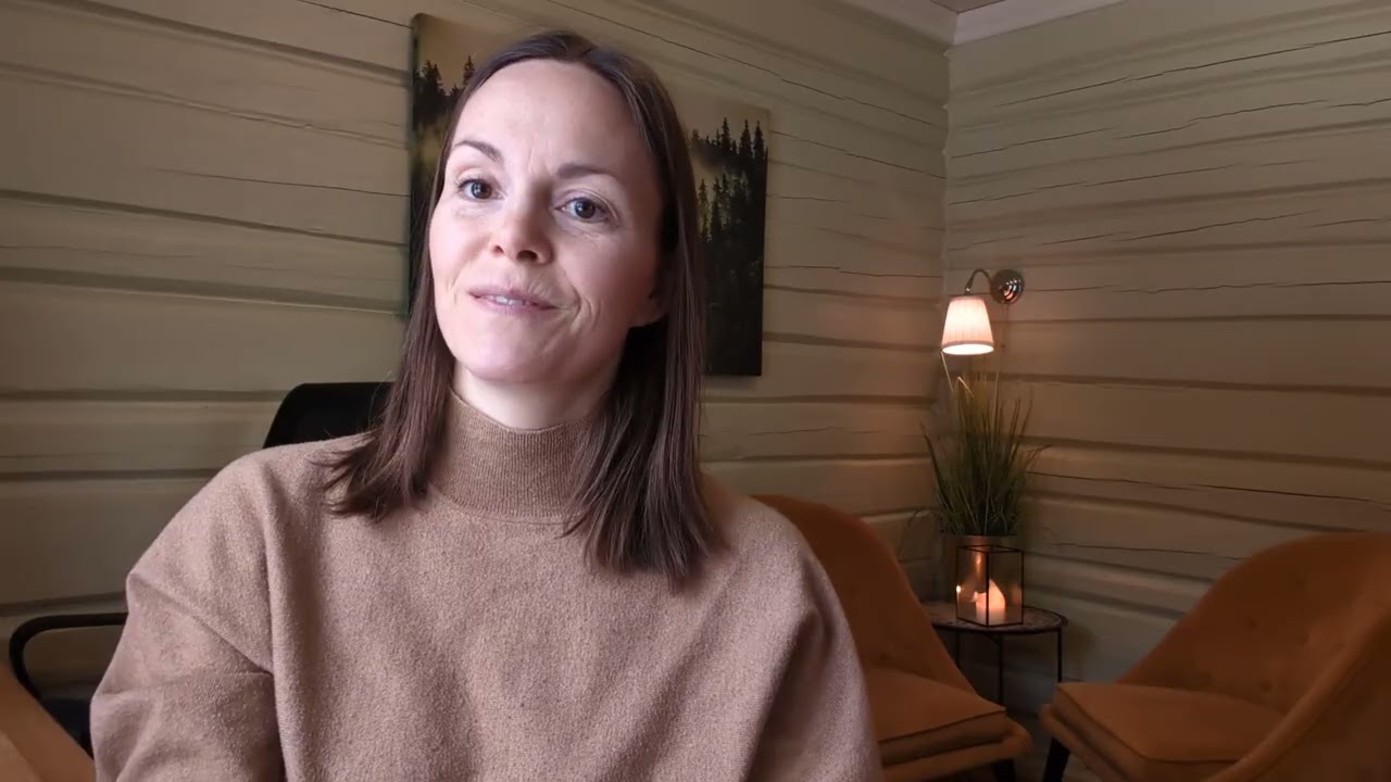 meg som sitter og snakker med de som ser på