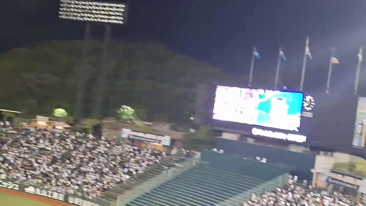 神戸大花火の合間で光るペンライト