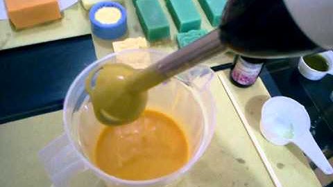 How to make 100% Carrot and Yogurt  Soap 4