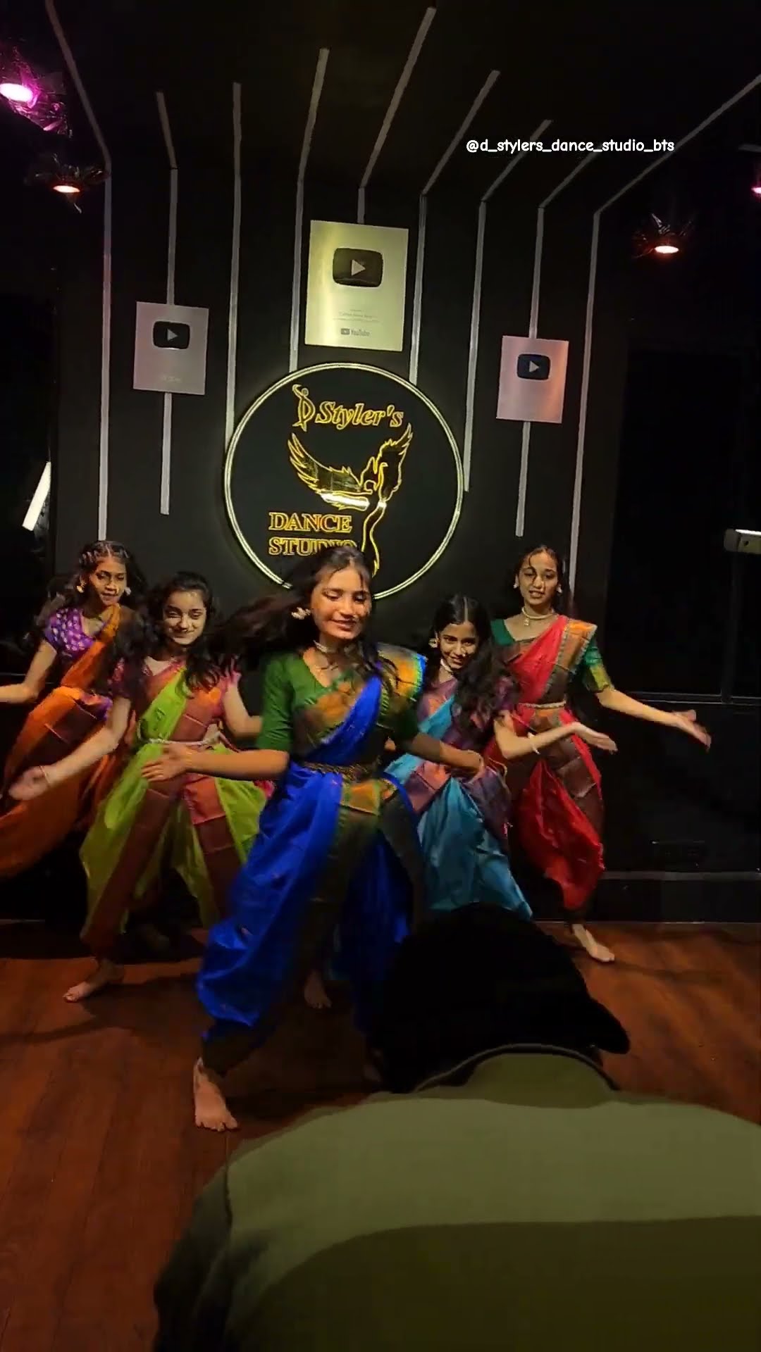 Gulabi Sadi | Remix | Sanju Rathod | G-Spark | Prajakta ...#marathiqueen#dstylersdancestudio
