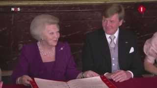 Beatrix tekent abdicatie, Willem-Alexander nieuwe koning