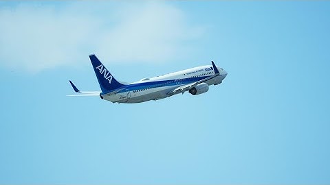 Passengers and crew restrain passenger who tried to open emergency exit door on Houston-bound flight