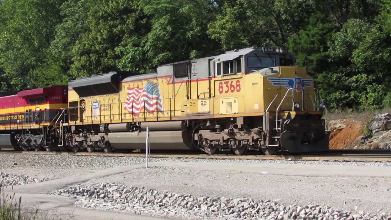 Union Pacific 8368 coming into Burnside KY - YouTube