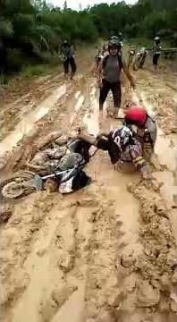 Perjuangan sabhara, babin dan anggota TNI patroli perbatasan di kec sekayam kab sanggau kalbar