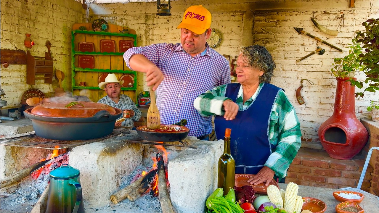 MOLE DE OLLA!! Una delicia que tienes que probar. || Ay Nomas
