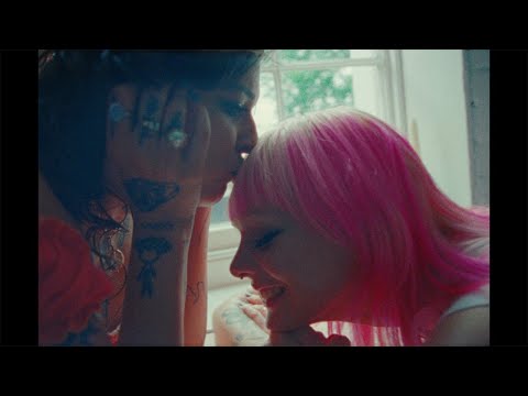 girli - Nothing Hurts Like a Girl (Official Music Video)