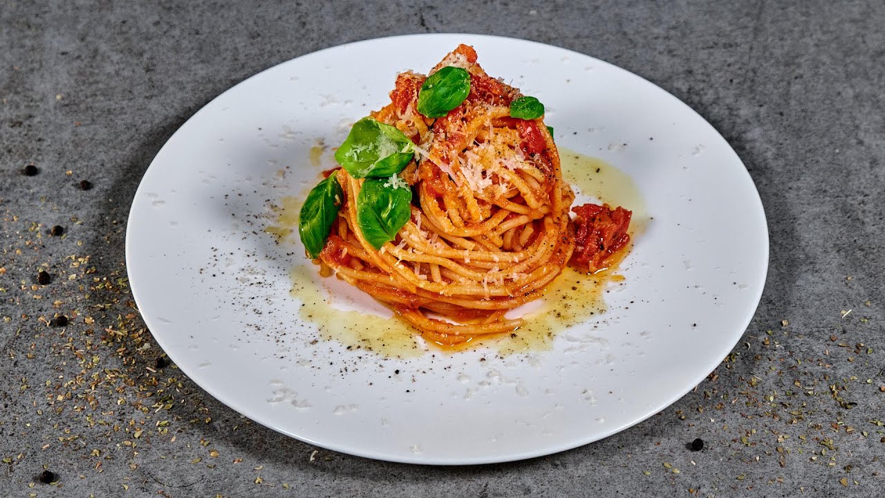 Klassische Tomatensauce. Super lecker und schnell zubereitet. Du wirst ...